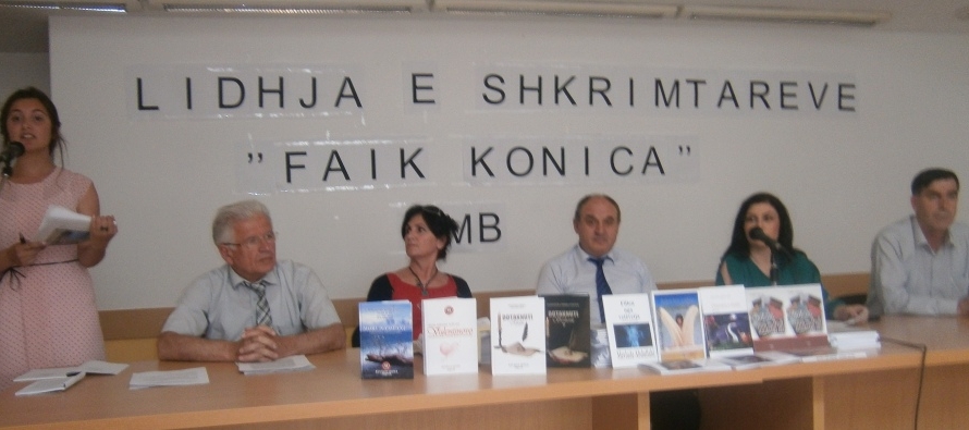 Promovohen libra dhe prezantohet revista "Adoleshenti"
